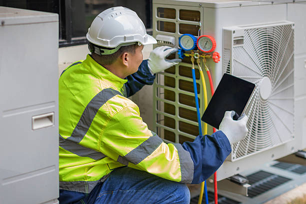 Professional Hvac technician working in Woodside, PA